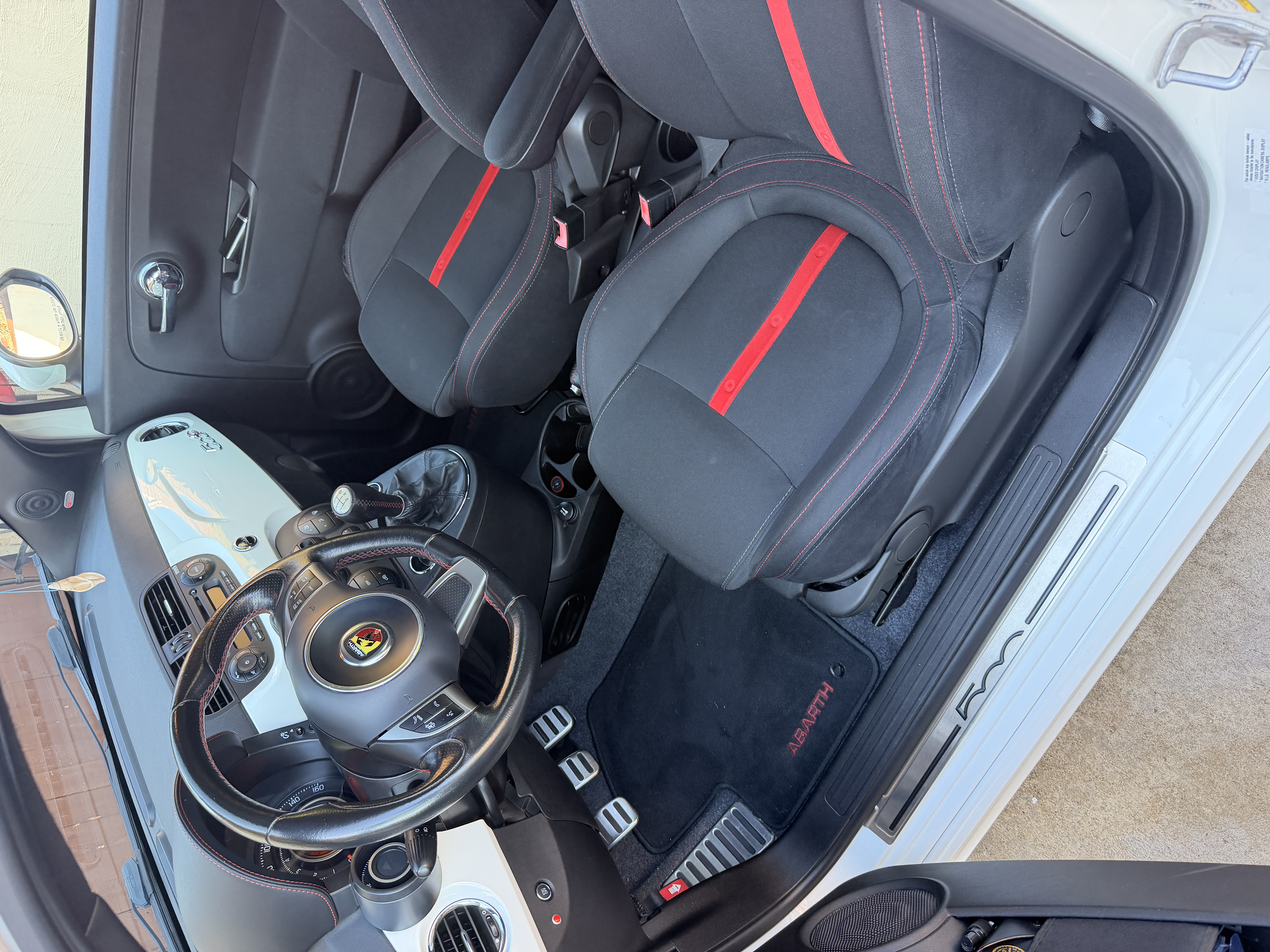 Used 2013 FIAT 500 Abarth w/ Beats Audio Pkg FWD image 10