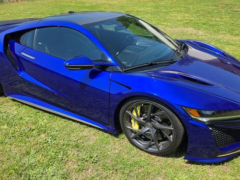 Used 2017 Acura NSX image 2