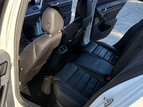 Used 2017 Volkswagen GTI SE image 16