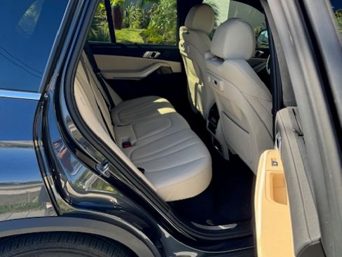 Used 2022 BMW X5 sDrive40i w/ Executive Package image 8