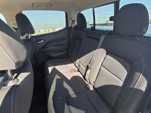 Used 2022 Chevrolet Colorado LT w/ LT Convenience Package image 18