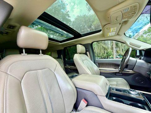 Used 2018 Ford Expedition Max Limited RWD image 26