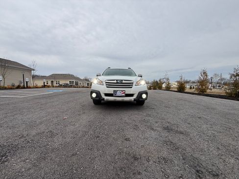 Used 2013 Subaru Outback 2.5i Limited w/ Special Appearance Pkg image 2