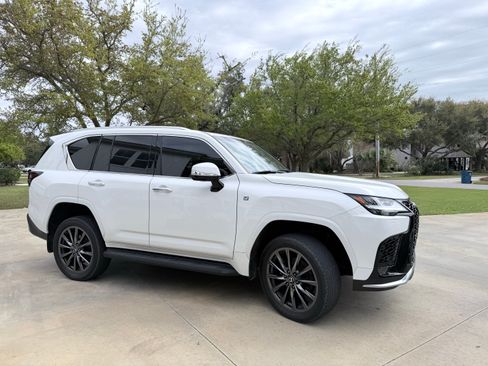 Used 2022 Lexus LX 600 F Sport image 6