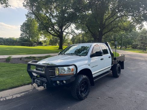 Used 2006 Dodge Ram 2500 Truck Laramie AWD/4WD image 2