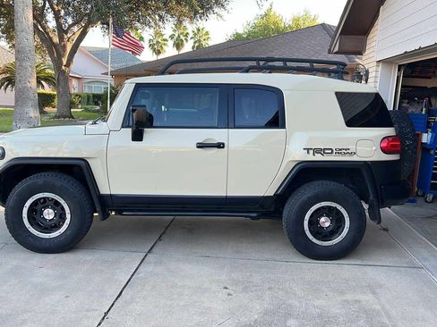 Used 2010 Toyota FJ Cruiser 4WD image 8