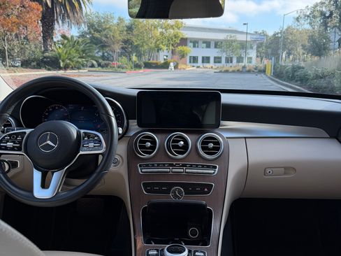 Used 2021 Mercedes-Benz C 300 Sedan image 4