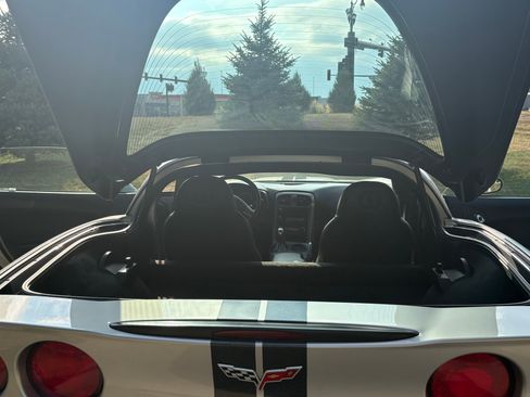 Used 2006 Chevrolet Corvette Coupe RWD image 16