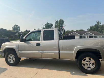 Used 2004 Chevrolet Silverado 1500 4x4 Extended Cab w/ Z71 Convenience Package 1