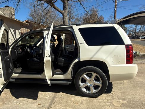 Used 2013 Chevrolet Tahoe LTZ image 30