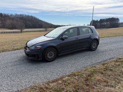 Used 2018 Volkswagen GTI SE image 8