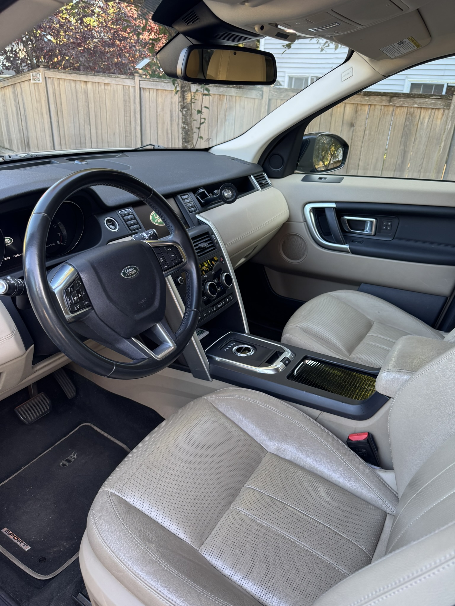 Used 2016 Land Rover Discovery Sport HSE AWD/4WD image 5
