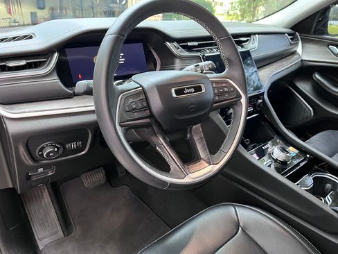 Used 2022 Jeep Grand Cherokee Limited AWD/4WD image 15