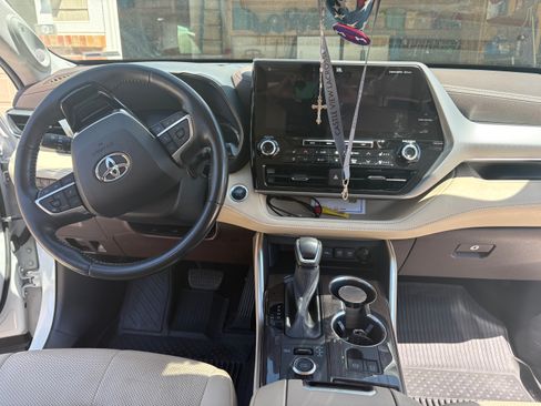 Used 2020 Toyota Highlander Platinum AWD/4WD image 18