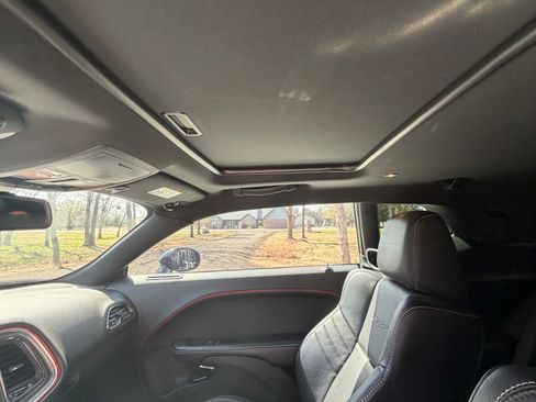 Used 2016 Dodge Challenger SRT Hellcat image 14