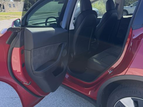 Used 2021 Tesla Model Y Long Range image 14