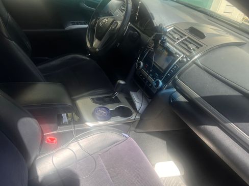 Used 2012 Toyota Camry SE w/ Leather Pkg FWD image 6