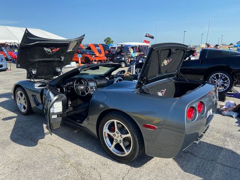 Used 2003 Chevrolet Corvette Convertible w/ Preferred Equipment Group1 image 26