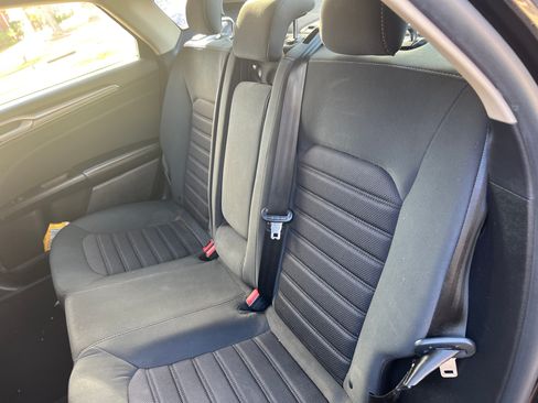 Used 2020 Ford Fusion SE image 4