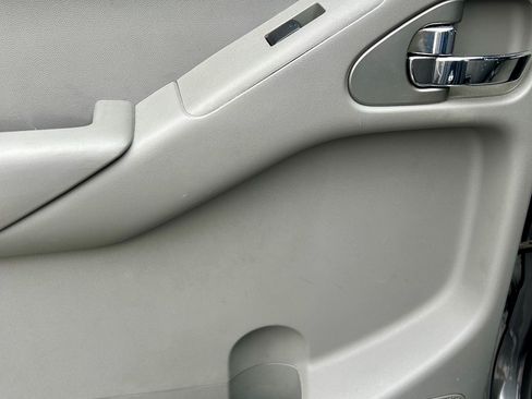 Used 2021 Nissan Frontier SV w/ Midnight Edition Floor Mats image 29