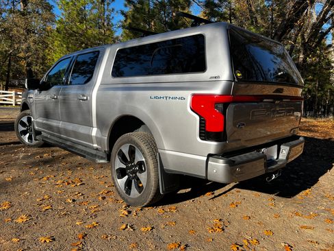 Used 2023 Ford F150 Lightning Platinum image 9