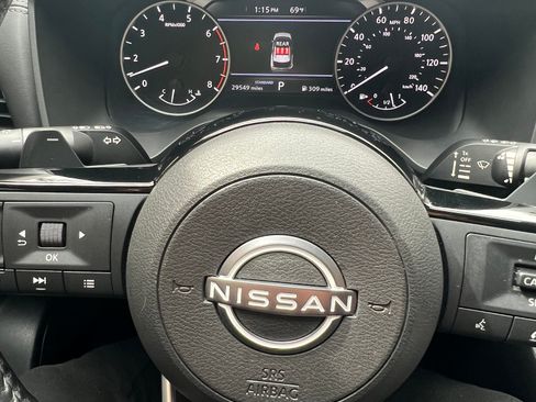 Used 2023 Nissan Rogue SV w/ SV Premium B Package image 12