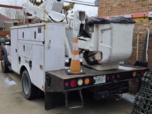 Used 2012 Ford F550 4x4 Regular Cab Super Duty w/ Payload Upgrade Pkg image 3