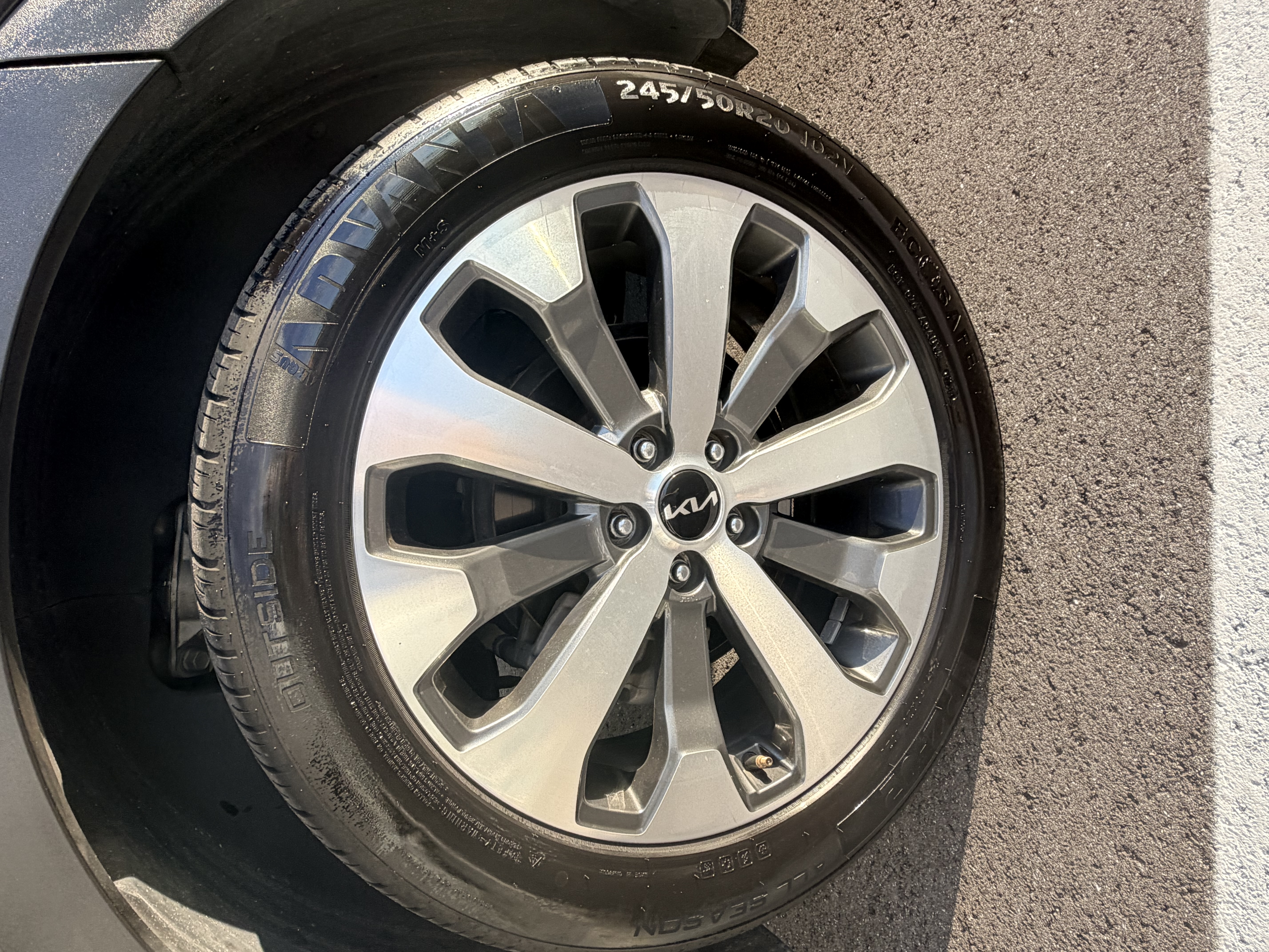 Used 2022 Kia Telluride S FWD image 19