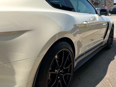 Used 2020 Ford Mustang Shelby GT350 w/ Technology Package image 4