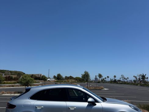 Used 2015 Porsche Macan Turbo w/ Premium Package Plus AWD/4WD image 2