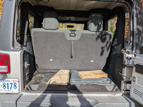 Used 2012 Jeep Wrangler Sport w/ Connectivity Group image 8