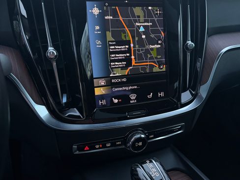 Used 2021 Volvo S60 T5 Momentum w/ Premium Package image 30