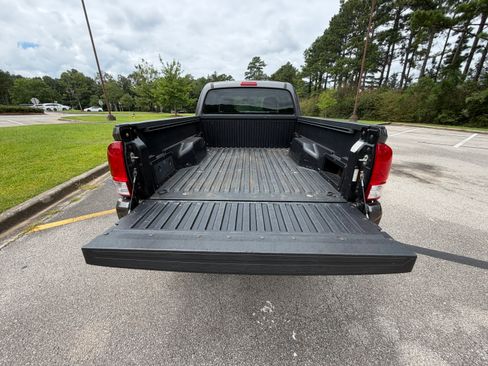 Used 2017 Toyota Tacoma SR RWD image 18