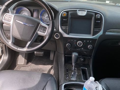Used 2013 Chrysler 300 C image 6