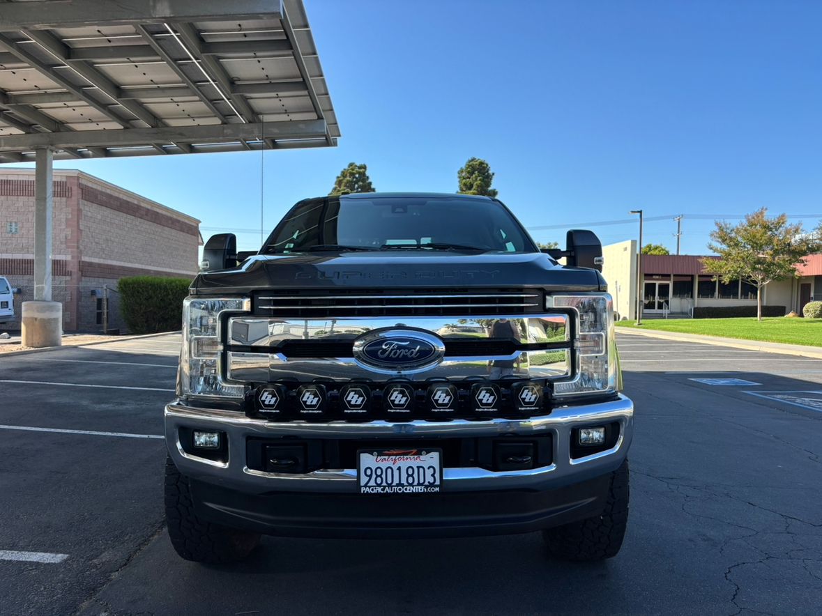 Used 2018 Ford F250 Lariat w/ Lariat Ultimate Package AWD/4WD image 2