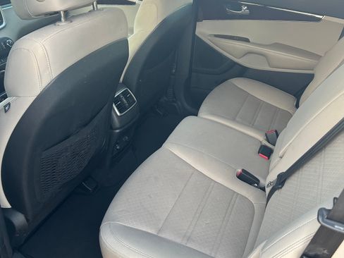 Used 2017 Kia Sorento LX w/ LX V6 Convenience Package FWD image 11