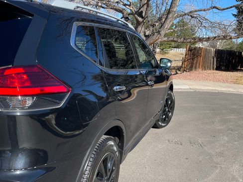 Used 2017 Nissan Rogue SV w/ HEV Premium Package image 5