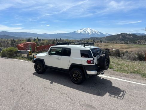 Used 2014 Toyota FJ Cruiser 4WD w/ Upgrade Package image 1