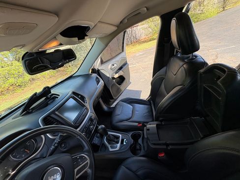 Used 2017 Jeep Cherokee High Altitude image 5