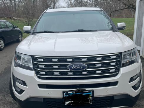 Used 2017 Ford Explorer Limited image 16