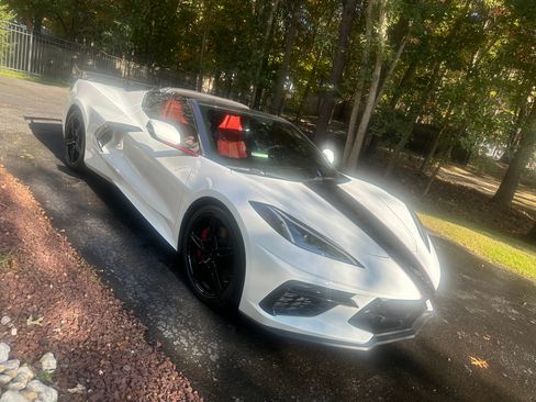 Used 2021 Chevrolet Corvette Stingray Preferred Cpe w/ Z51 Performance Package image 4