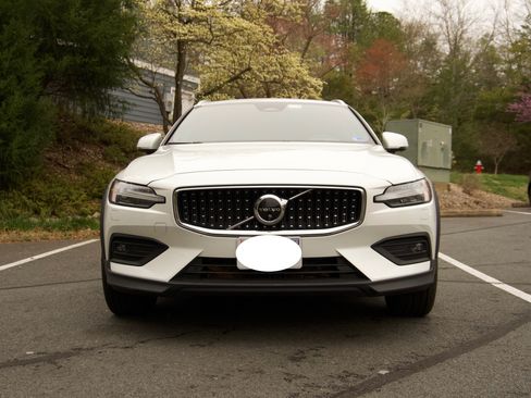 Used 2025 Volvo V60 B5 Cross Country Plus image 5