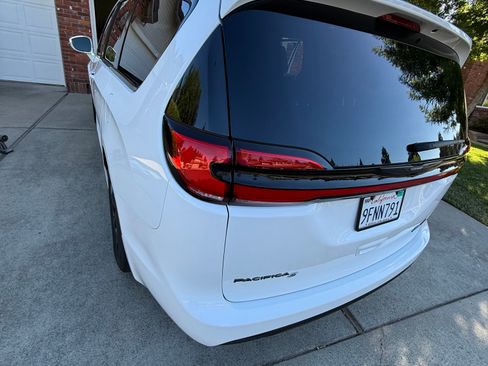 Used 2022 Chrysler Pacifica Touring-L w/ S Appearance Package FWD image 8