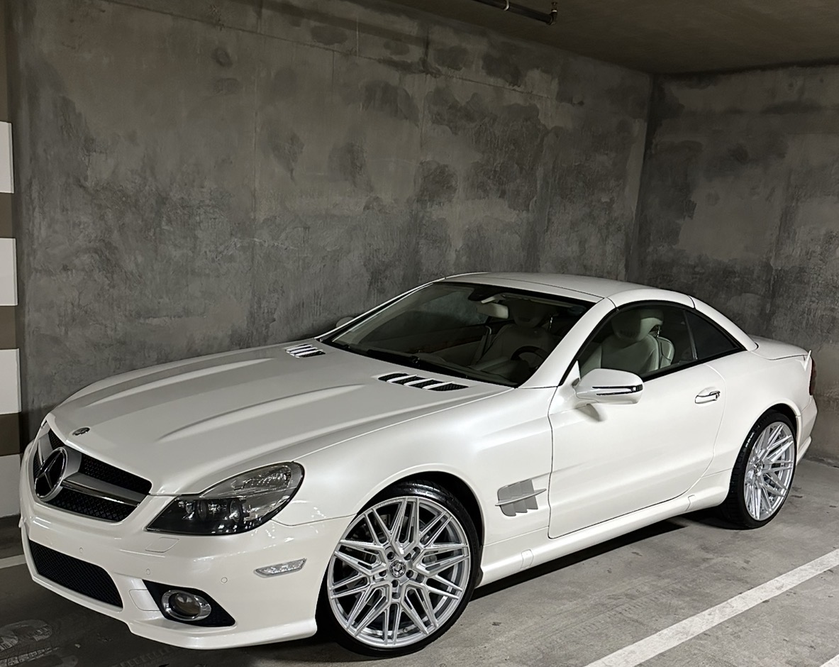 Used 2011 Mercedes-Benz SL 550 image 4