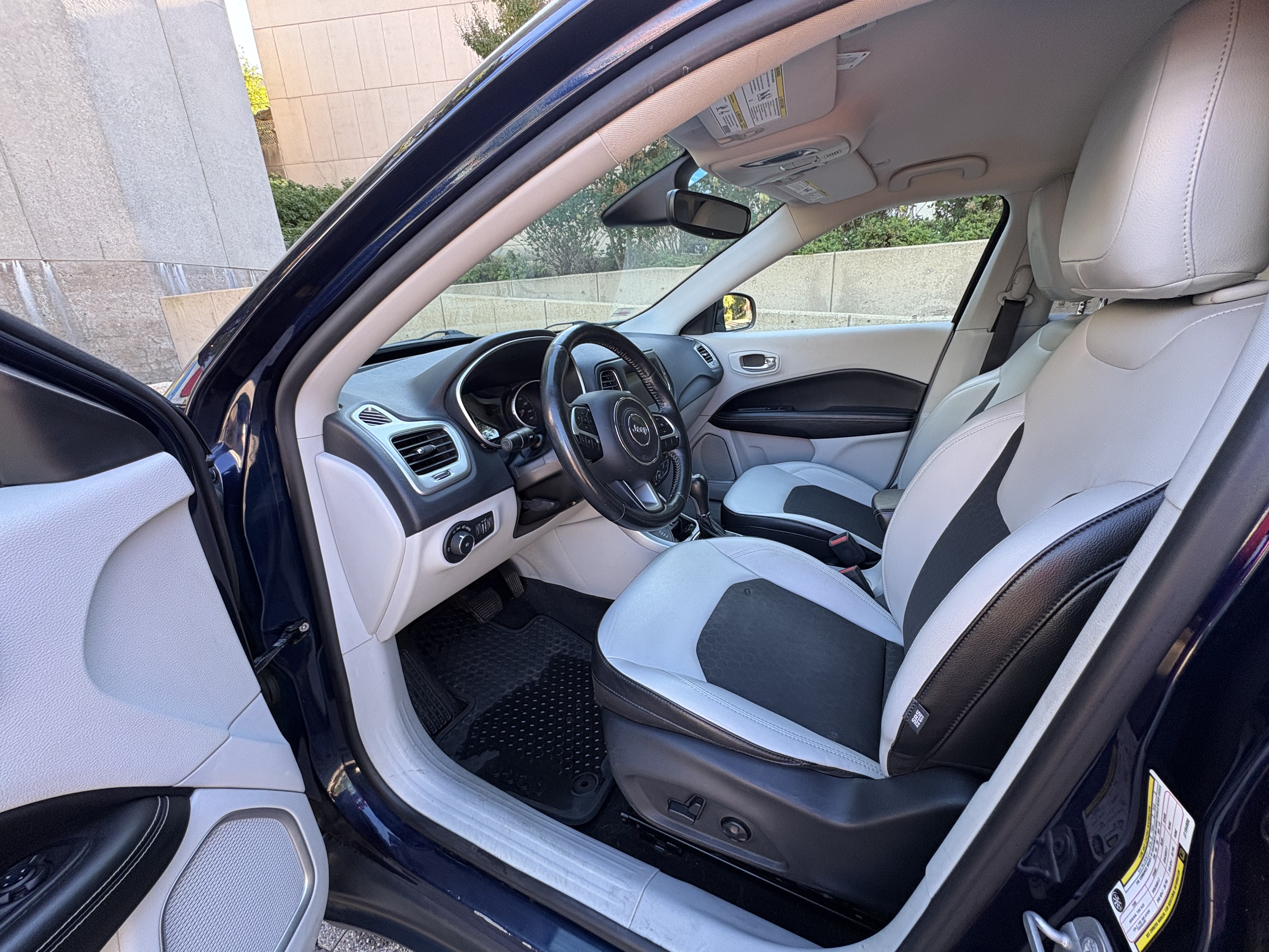 Used 2018 Jeep Compass Latitude w/ Popular Equipment Group AWD/4WD image 4