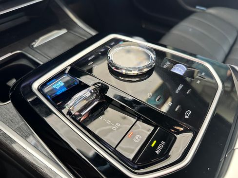 Used 2023 BMW i7 xDrive60 image 11