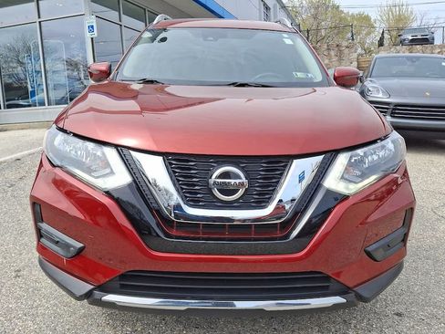 Used 2020 Nissan Rogue SV image 2