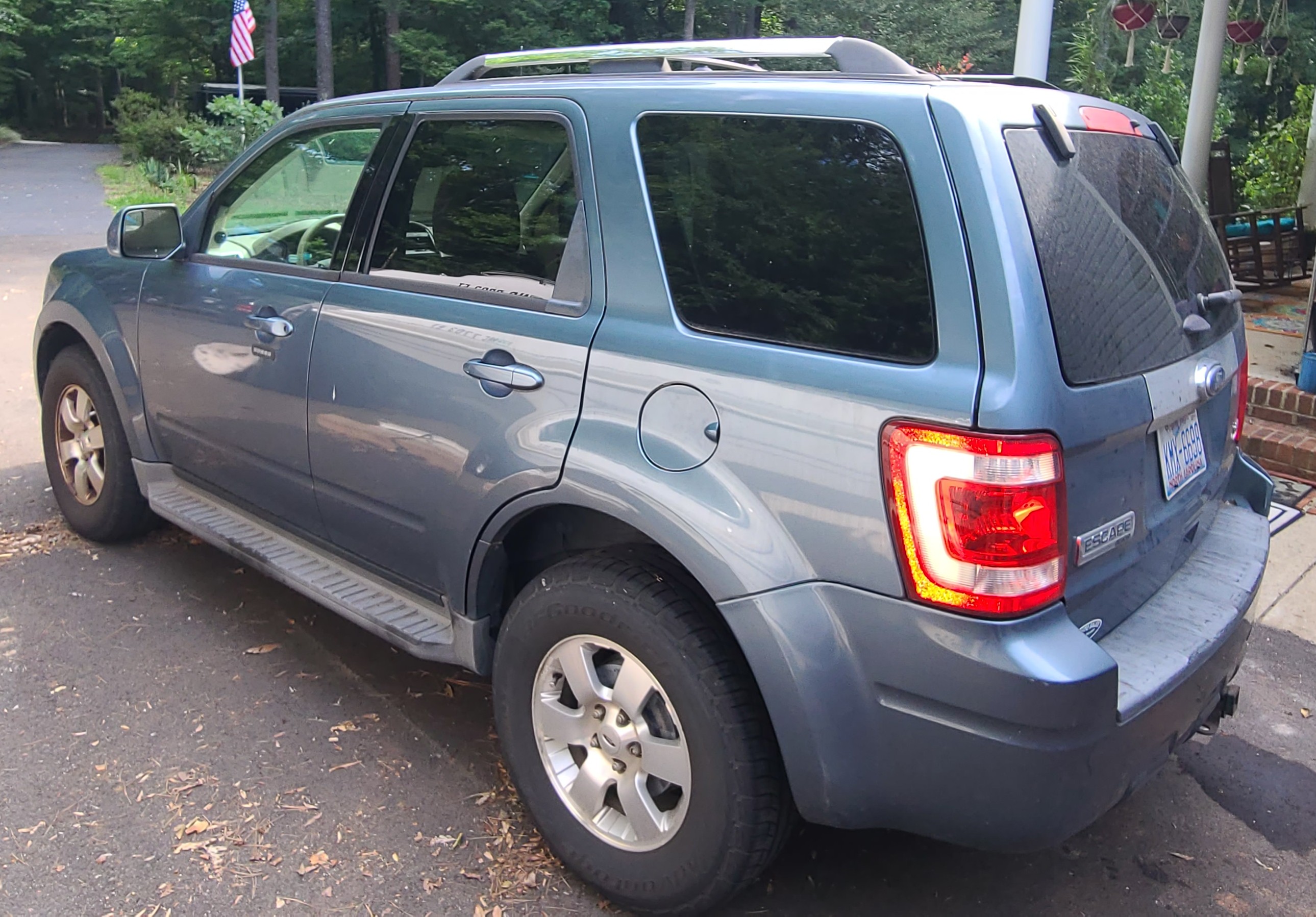 Used 2011 Ford Escape Limited w/ 301A Rapid Spec Order Code AWD/4WD image 1