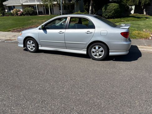 Used 2005 Toyota Corolla S w/ Extra Value Pkg 1 FWD image 1
