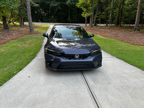 Used 2022 Honda Civic Sport Touring image 2